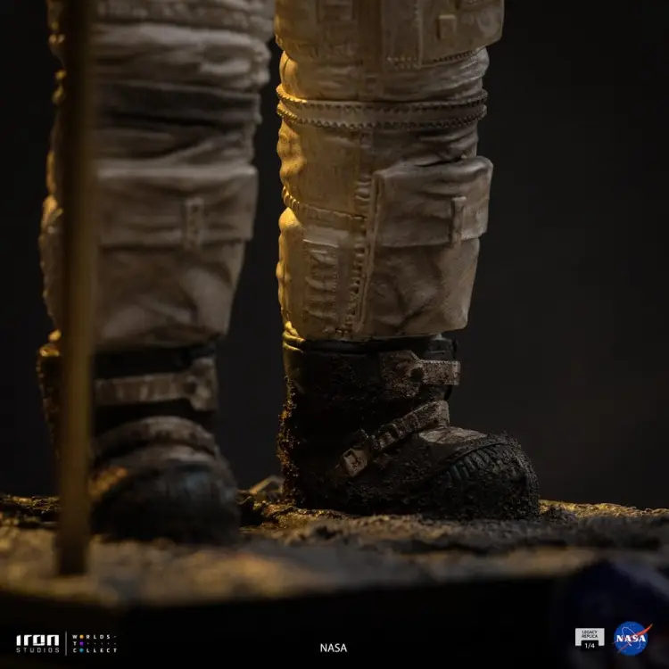 Iron Studios - NASA Legacy Replica Statue Apollo 11 Astronaut 1/4
