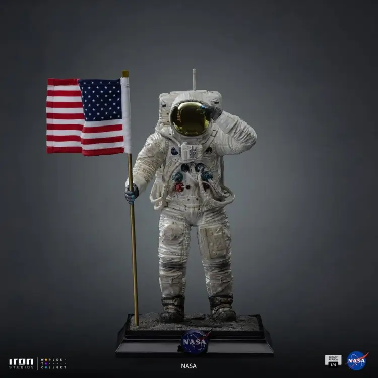 Iron Studios - NASA Legacy Replica Statue Apollo 11 Astronaut 1/4