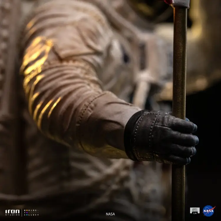 Iron Studios - NASA Legacy Replica Statue Apollo 11 Astronaut 1/4