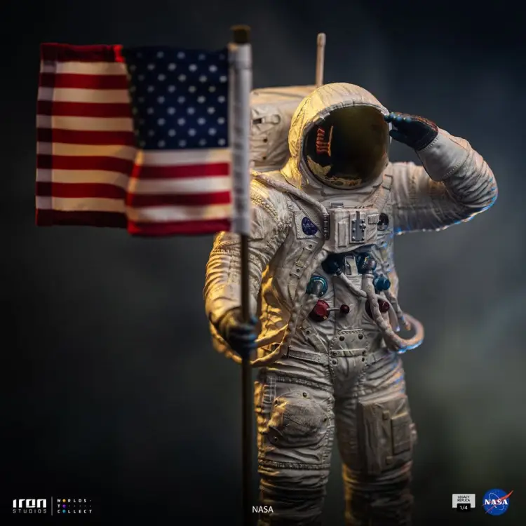 Iron Studios - NASA Legacy Replica Statue Apollo 11 Astronaut 1/4