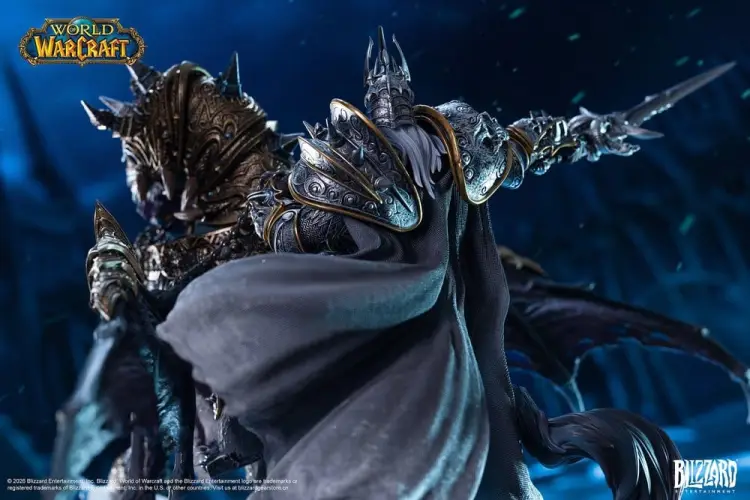 Blizzard World of Warcraft - The Lich King & Invincible - Statue 36 cm