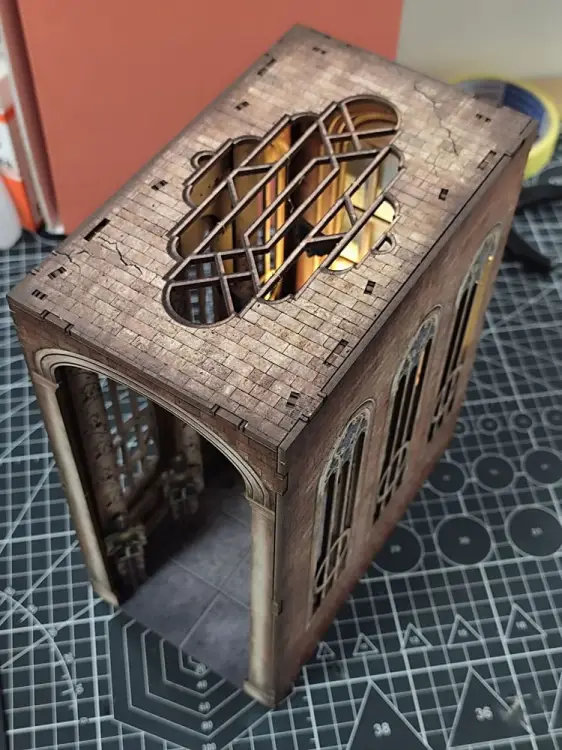 Revell House of the Dragon - Iron Throne - Tiny Adventures Book Nook 23 cm