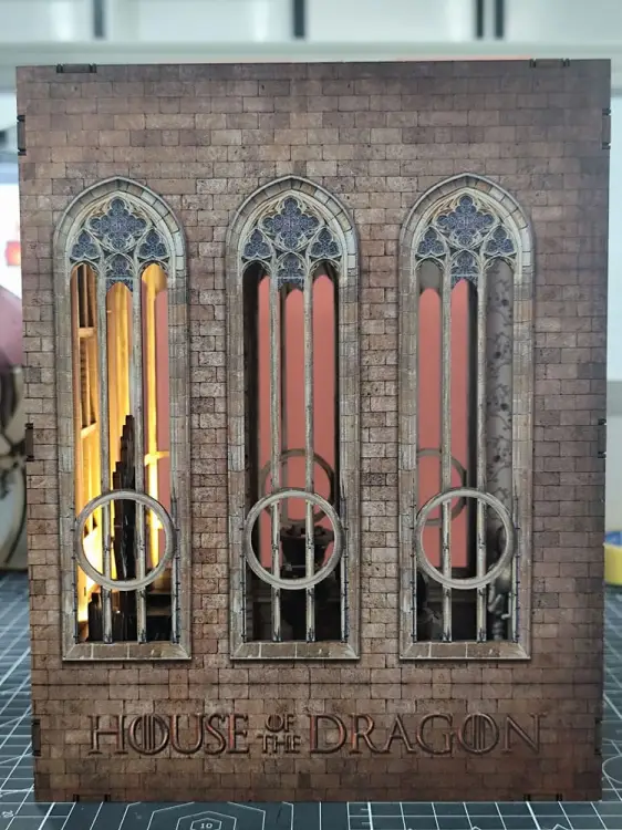 Revell House of the Dragon - Iron Throne - Tiny Adventures Book Nook 23 cm