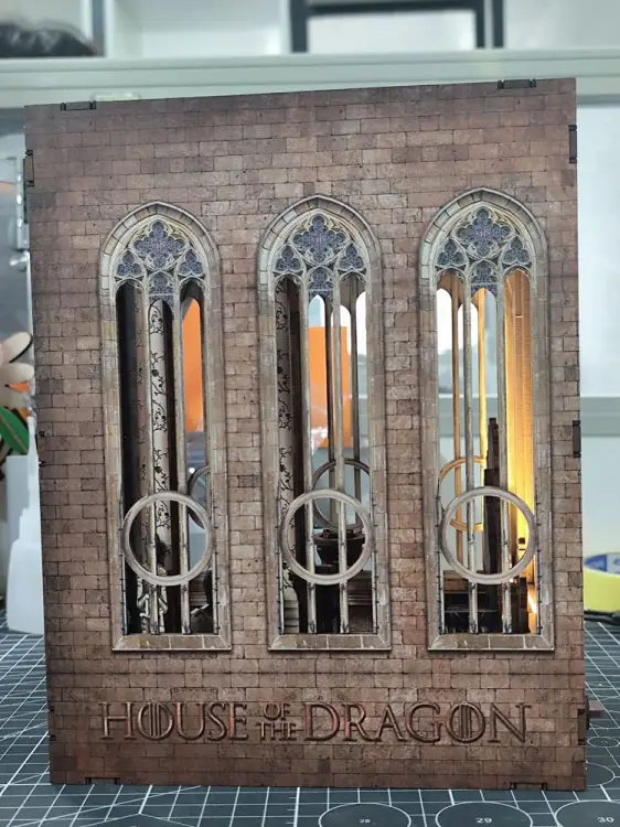Revell House of the Dragon - Iron Throne - Tiny Adventures Book Nook 23 cm