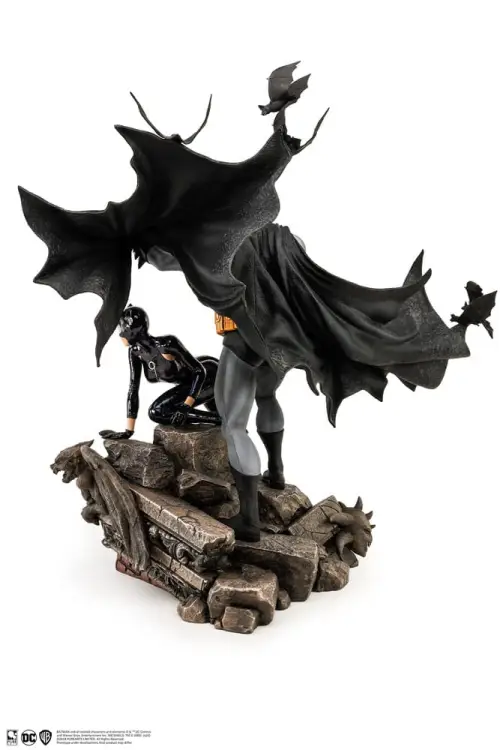 Pure Arts DC Comics - Batman & Catwoman - Reunion Statuetka 1/4