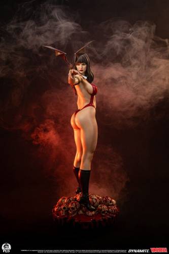 Premium Collectibles Studio - Vampirella - Vampirella Statue 1/2 Scale