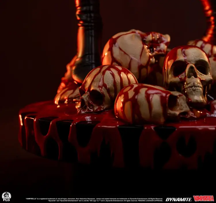 Premium Collectibles Studio - Vampirella - Vampirella Statue 1/2 Scale
