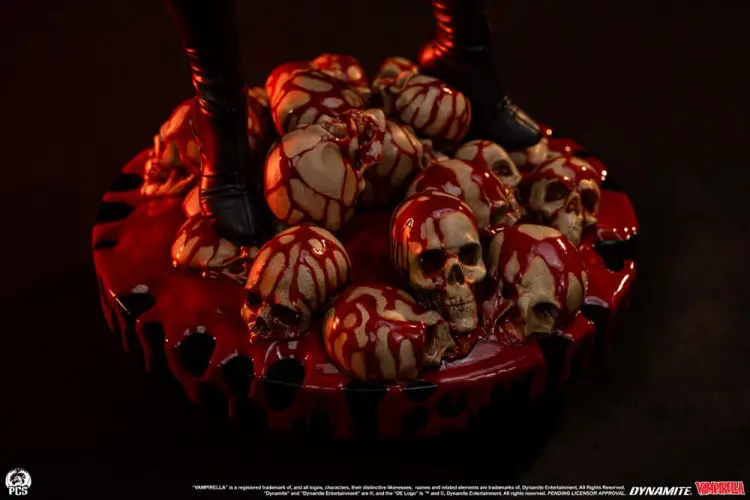 Premium Collectibles Studio - Vampirella - Vampirella Statue 1/2 Scale