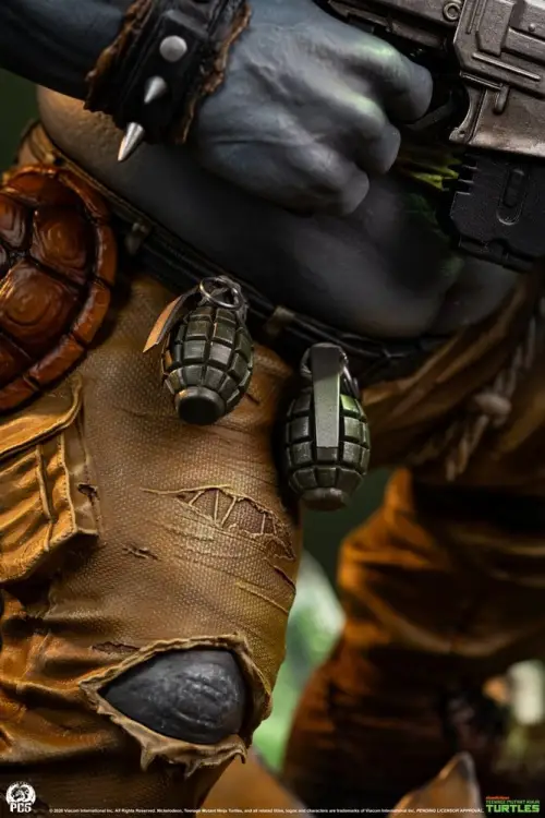 Premium Collectibles Studio Teenage Mutant Ninja Turtles Legends - Rocksteady - Statue 1/3 Scale