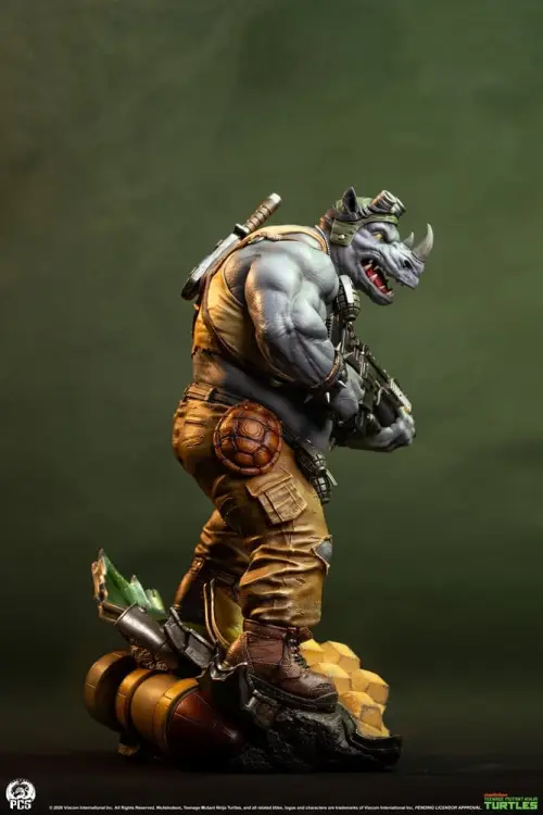 Premium Collectibles Studio Teenage Mutant Ninja Turtles Legends - Rocksteady - Statue 1/3 Scale