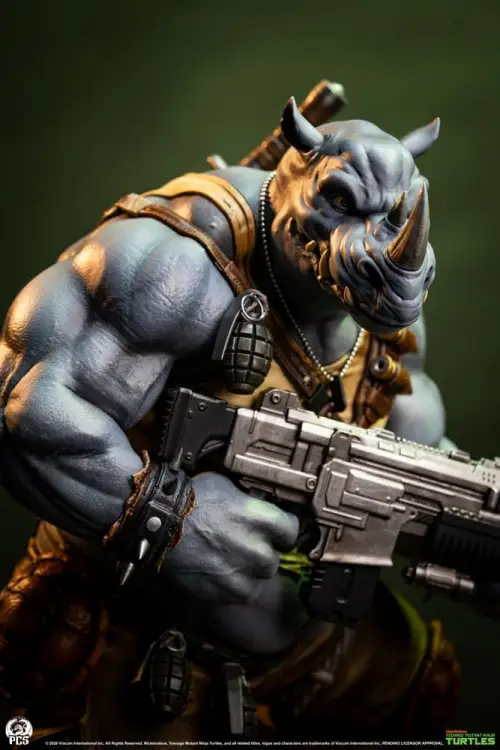 Premium Collectibles Studio Teenage Mutant Ninja Turtles Legends - Rocksteady - Statue 1/3 Scale