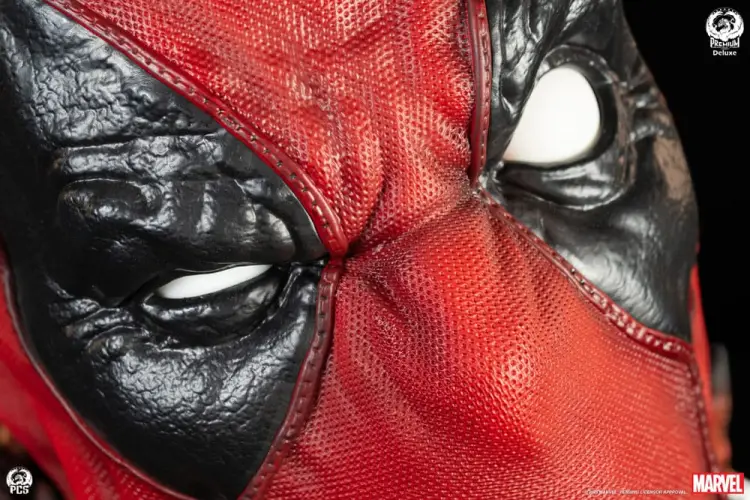 Premium Collectibles Studio Marvel - Deadpool - Fine Art Bust Deluxe Edition 42 cm
