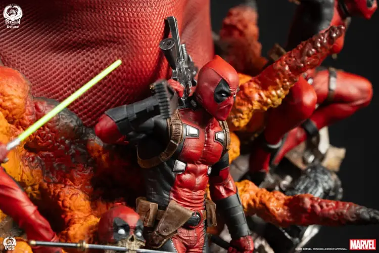 Premium Collectibles Studio Marvel - Deadpool - Fine Art Bust Deluxe Edition 42 cm