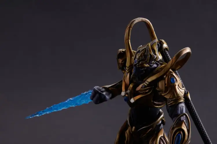 Kotobukiya Starcraft - Zealot Figurka