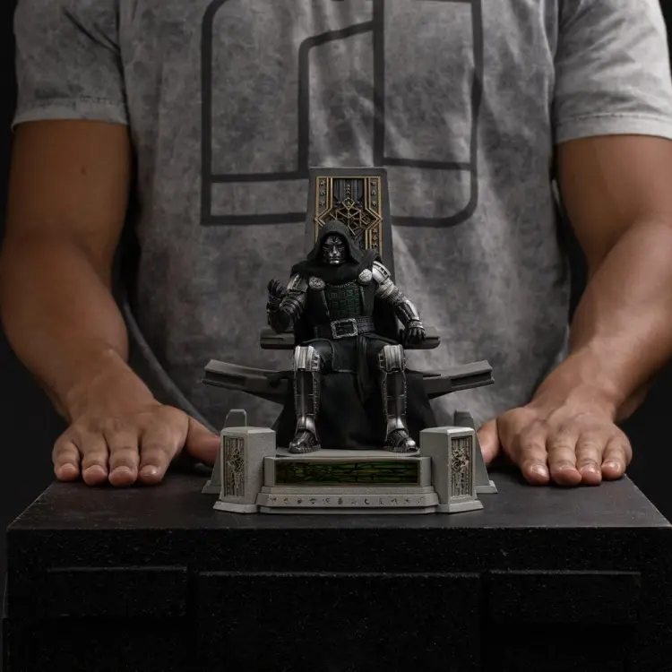 Iron Studios - Avengers: Doomsday Art Scale Statue 1/10 Doctor Doom on Throne 22 cm