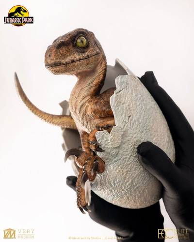 Elite Creature Collectibles - Jurassic Park Velociraptor Hatching Egg Replica 24 cm