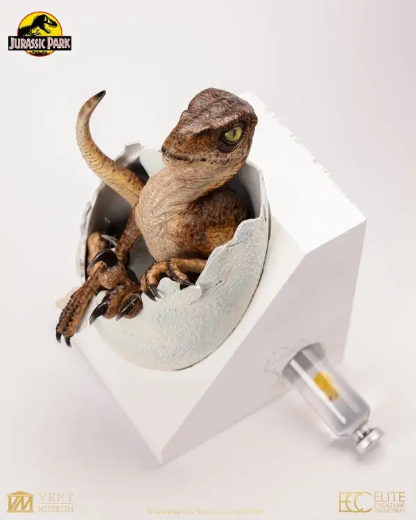 Elite Creature Collectibles - Jurassic Park Velociraptor Hatching Egg Replica 24 cm