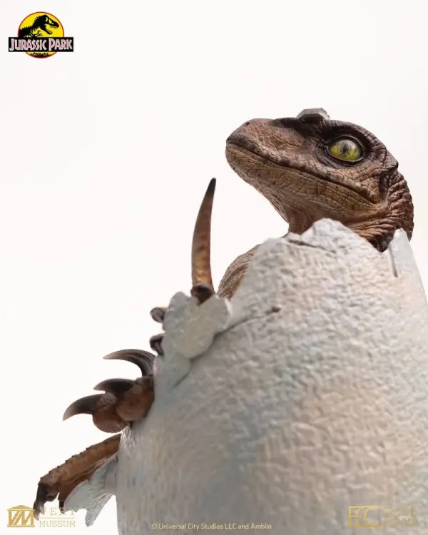 Elite Creature Collectibles - Jurassic Park Velociraptor Hatching Egg Replica 24 cm