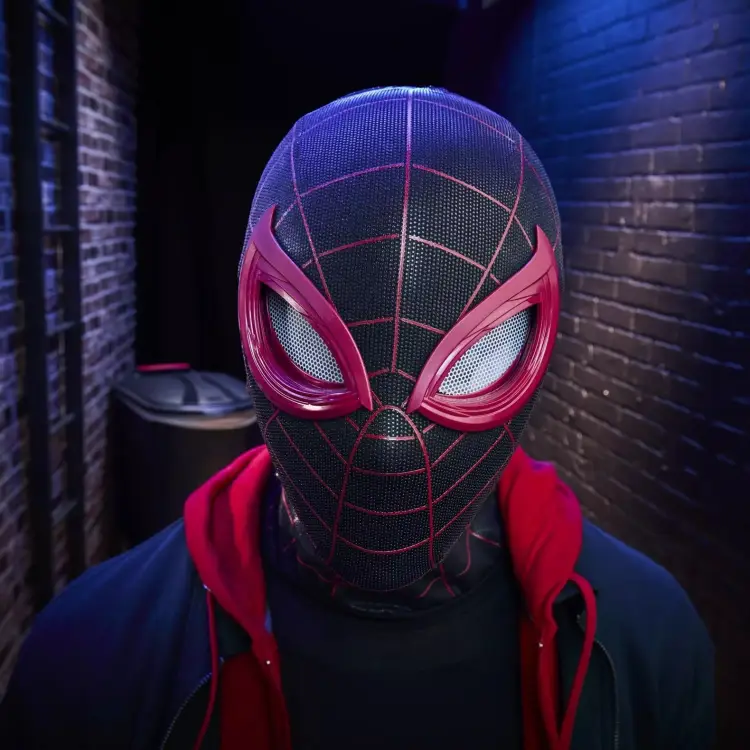 Hasbro Marvel - Miles Morales - Electronic Helmet Expressive Legend Series