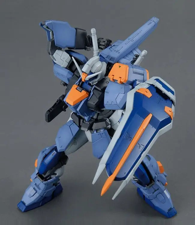 Bandai Model Kit Gundam - Duel Gundam Assaultshroud - MG 1/100 Model Kit