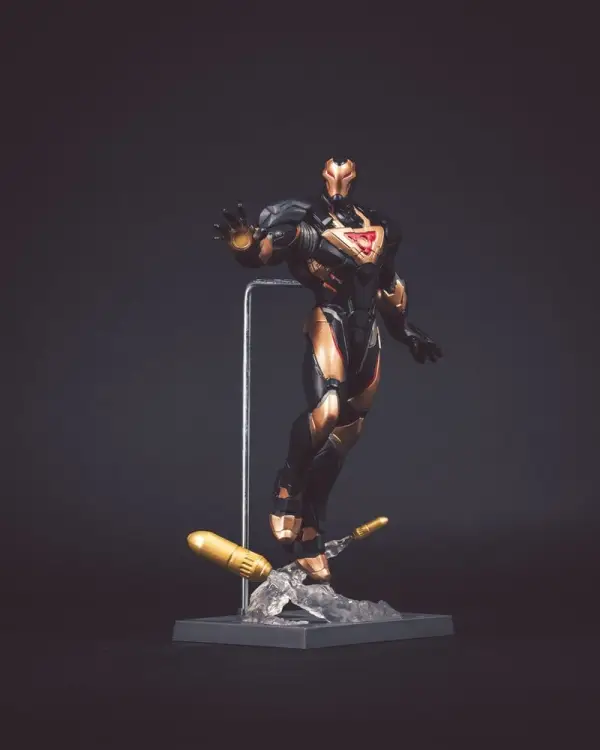 McFarlane Toys Marvel Rivals Collection - Iron Man - Iron Man (Chase)