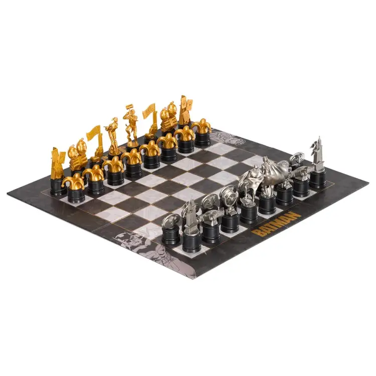 Noble Collection - DC - Batman vs The Joker - Chess Game