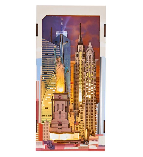 Revell - BOOK NOOK KIT - New York - 221pc + LED Light