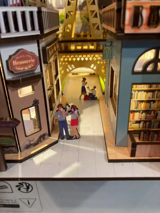 Revell - BOOK NOOK KIT - Paris - 168pc + LED Light