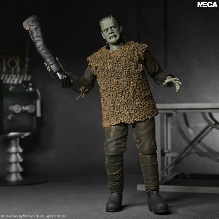 Neca - UNIVERSAL MONSTERS - Frankenstein Monster - Ultimate Figure 17cm