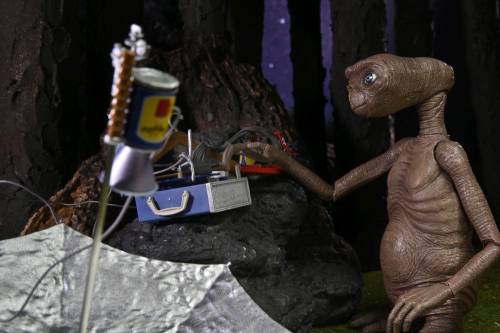 E.T. - Ultimate Deluxe E.T. - Figurka 40 rocznica 18cm