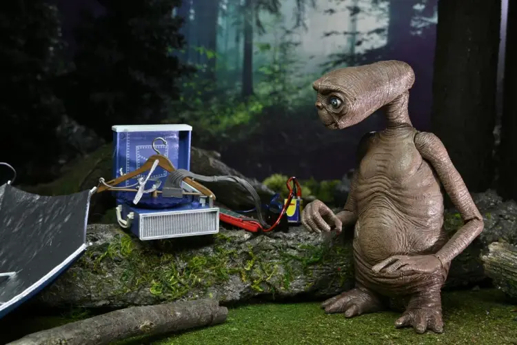E.T. - Ultimate Deluxe E.T. - Figurka 40 rocznica 18cm