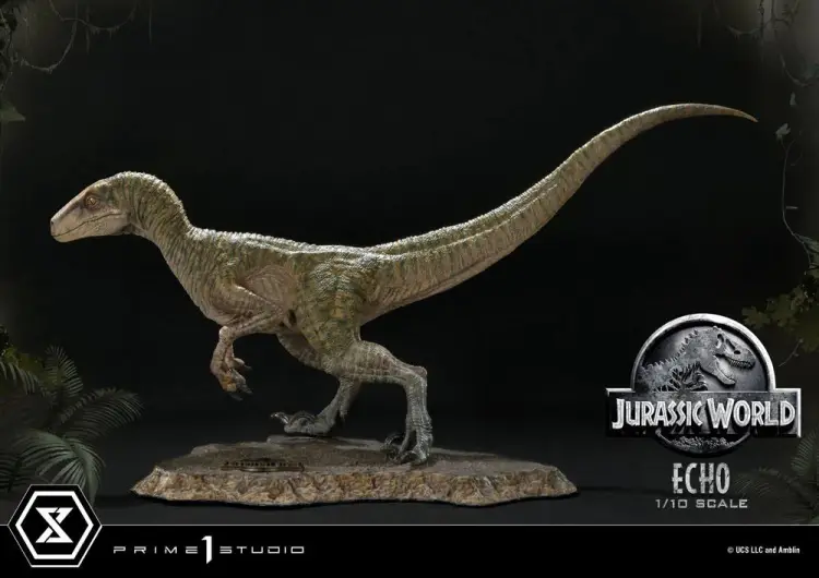 JURASSIC WORLD - Echo - Statuetka 17 cm