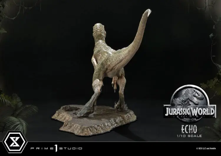 JURASSIC WORLD - Echo - Statuetka 17 cm