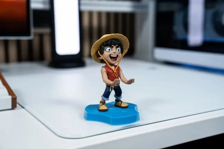 ONE PIECE NETFLIX - Luffy - kontroler "Holdem" i obsługa telefonu - 11 cm