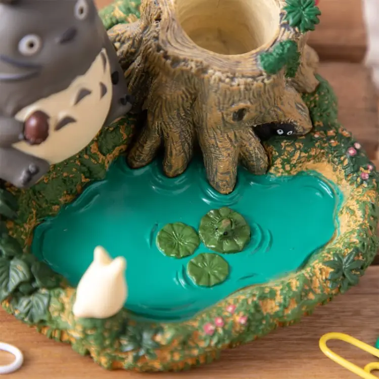 MY NEIGHBOR TOTORO - Totoro nad stawem - Piórnik z figurką