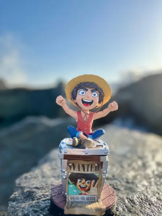 ONE PIECE NETFLIX - Luffy Wanted - Kontroler i wsparcie telefoniczne - 20 cm