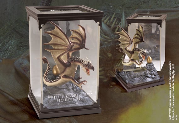 HARRY POTTER - Statuetka magicznego stworzenia 04 - Smok węgierski Magyar