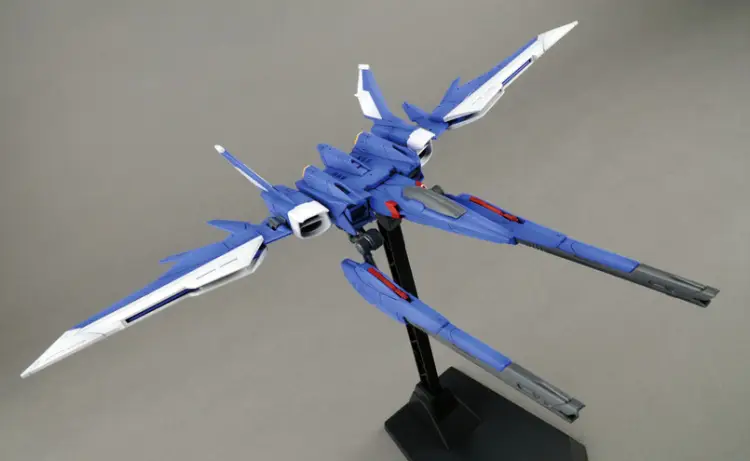 GUNDAM Build Fighters - Zestaw modelarski - MG 1/100 - Strike Gundam Full Pack