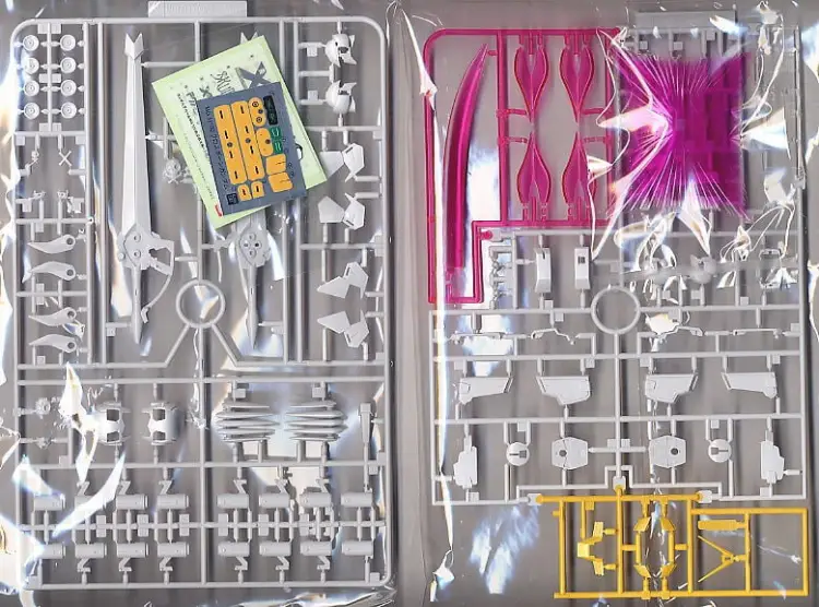 GUNDAM - MG 1/100 Crossbone Full Cloth Gundam - Zestaw modelarski