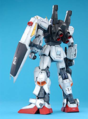 GUNDAM - Model Kit - Master Grade - Gundam Mk-II Ver. 2.0 - 18 CM