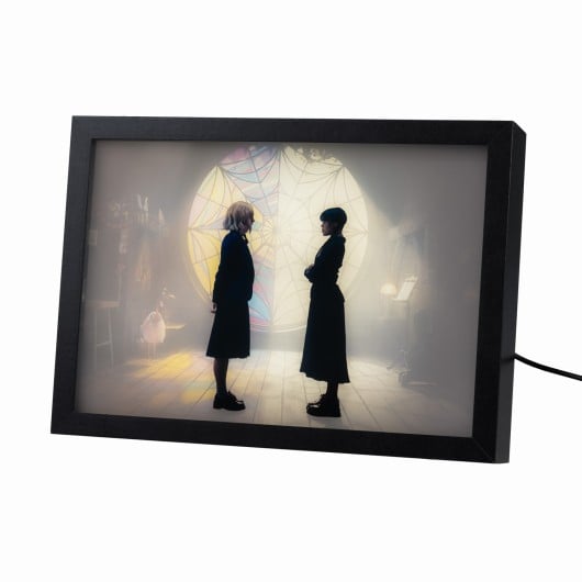 WEDNESDAY & ENID - Ophelia Hall - Nadruk LED w ramce 28x20x5cm