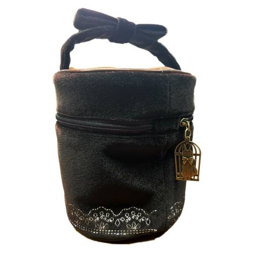 KIKI'S DELIVERY SERVICE - Tort czekoladowy - Kosmetyczka