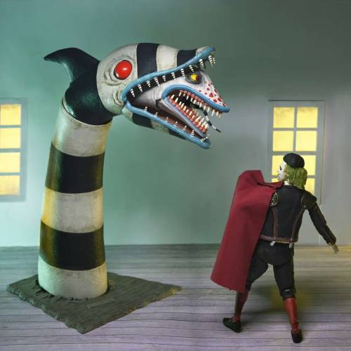 BEETLEJUICE 2 - Matador Beetlejuice & Sandworm - Ultimate Fig. 17 i 48 cm