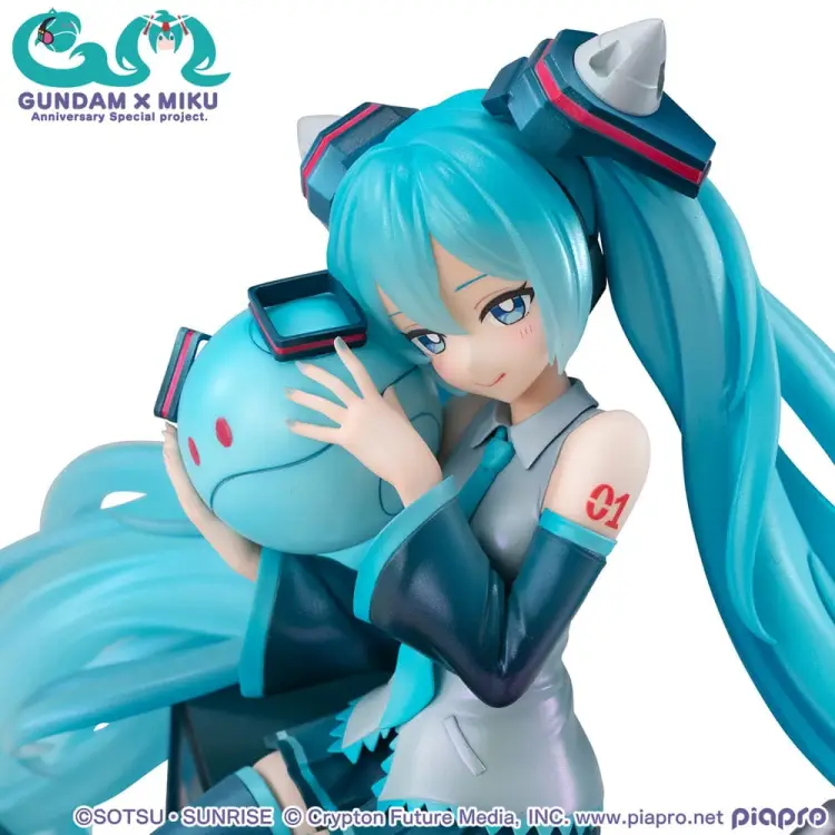 Megahouse - GUNDAM X HATSUNE MIKU - 45th Anniversary - Statue Lucrea 17cm