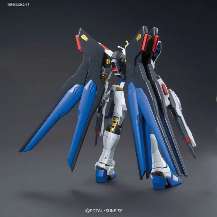 Bandai Model Kit - GUNDAM - Model Kit - High Grade - Strike Freedom Gundam - 1/144