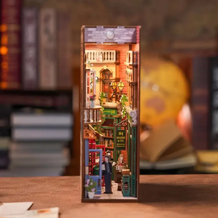 Tonecheer - BOOK NOOK KIT - DIY- 84 Charing Cross Road - 178pcs + LED Light