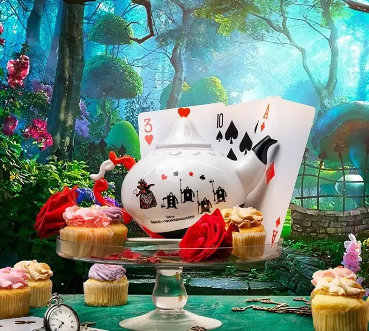 ABYstyle - DISNEY - Queen of Hearts - Ceramic Teapot