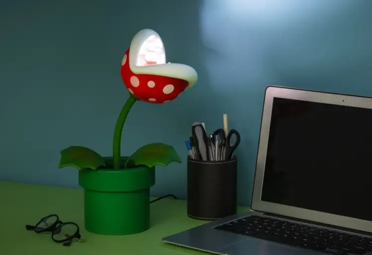 Paladone - SUPER MARIO - Piranha Plant - Posable Lamp