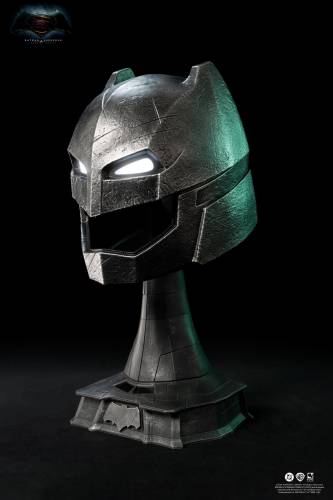 PureArts - BATMAN V SUPERMAN - Armored Batman Helmet - Replica 1/1