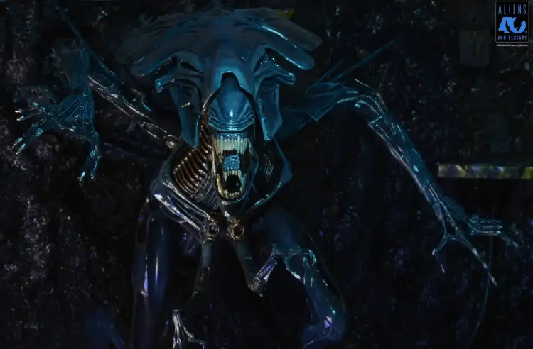 Neca - ALIENS 40TH ANNIVERSARY - Alien Queen - Figure Ultra Deluxe 37cm